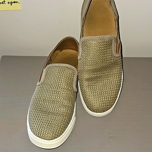 OLUKAI Pehuea Slip On sz 7.5
